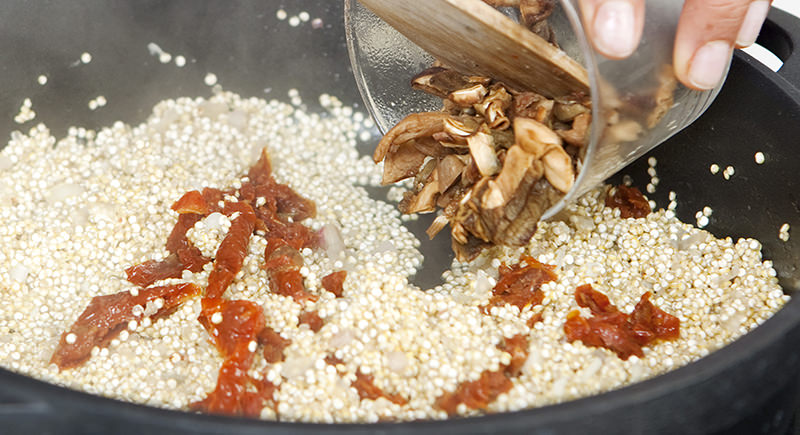 Insalata di Quinoa con funghi Portobello e pomodorini secchi
