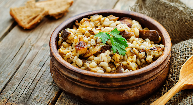 Orzo con funghi pioppini e mele