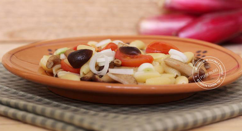 Pasta con funghi pioppini e cipollotto di Tropea