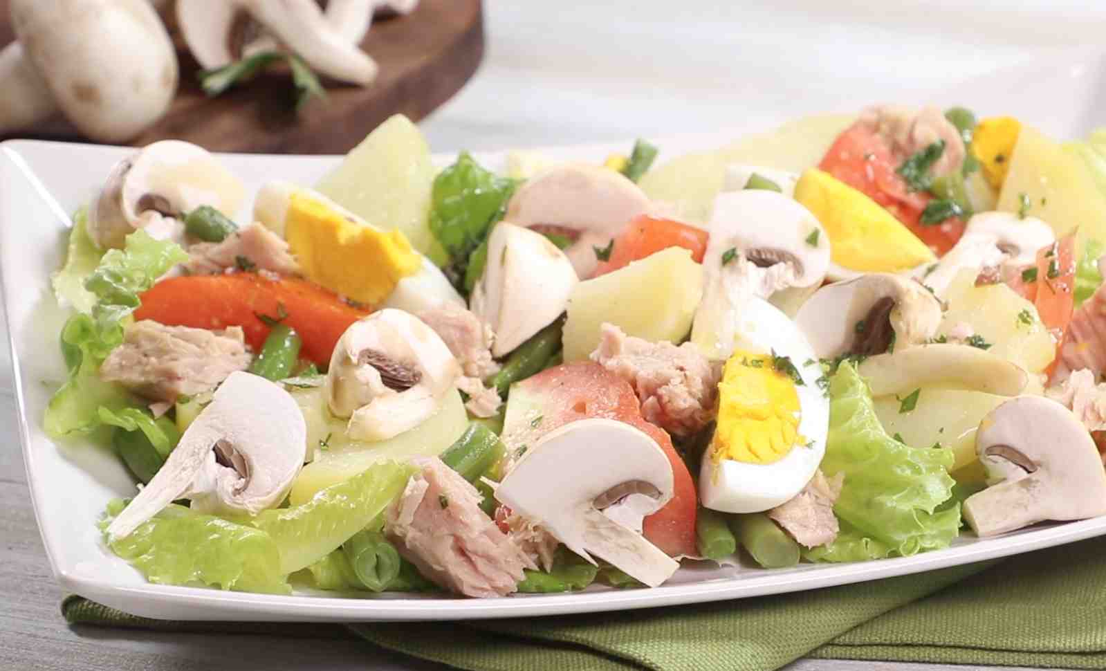 Insalata nizzarda con fungo Prataiolo bianco