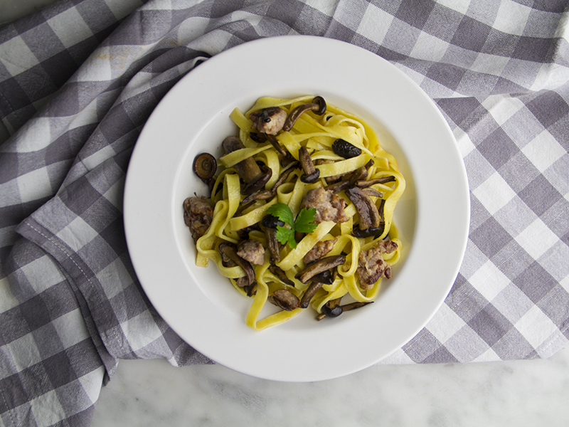 Tagliatelle ai funghi e salsiccia fatte a mano