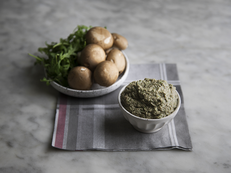 Pesto vegano di funghi con noci e rucola