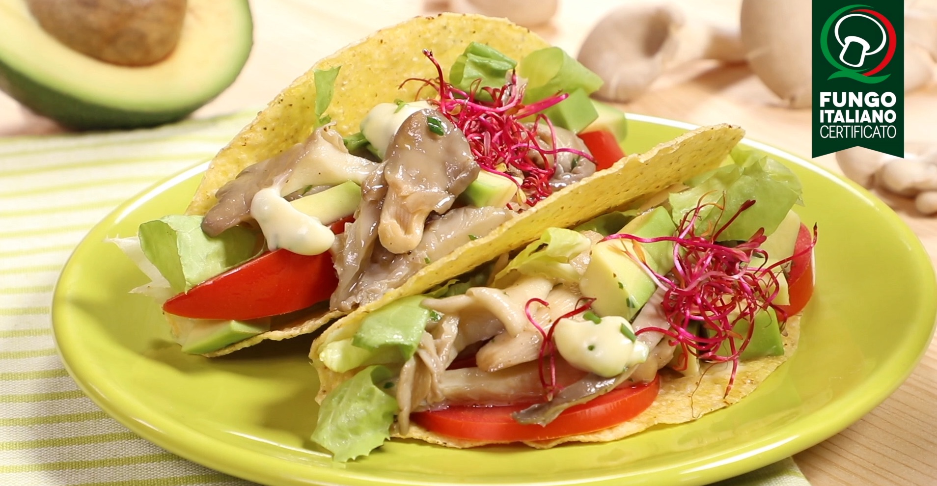 Tacos con avocado, germogli e Pleurotus