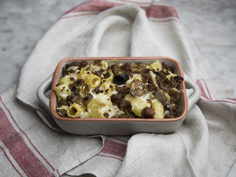 Pasta al forno funghi e salsiccia