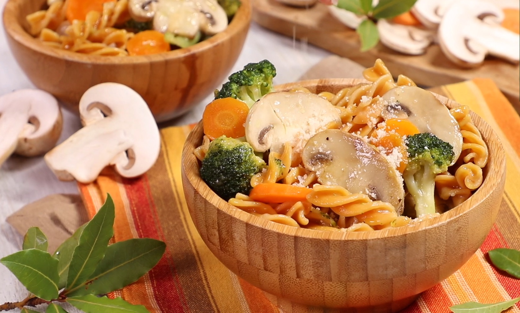 Pasta di ceci con Prataiolo bianco, broccoli e carote