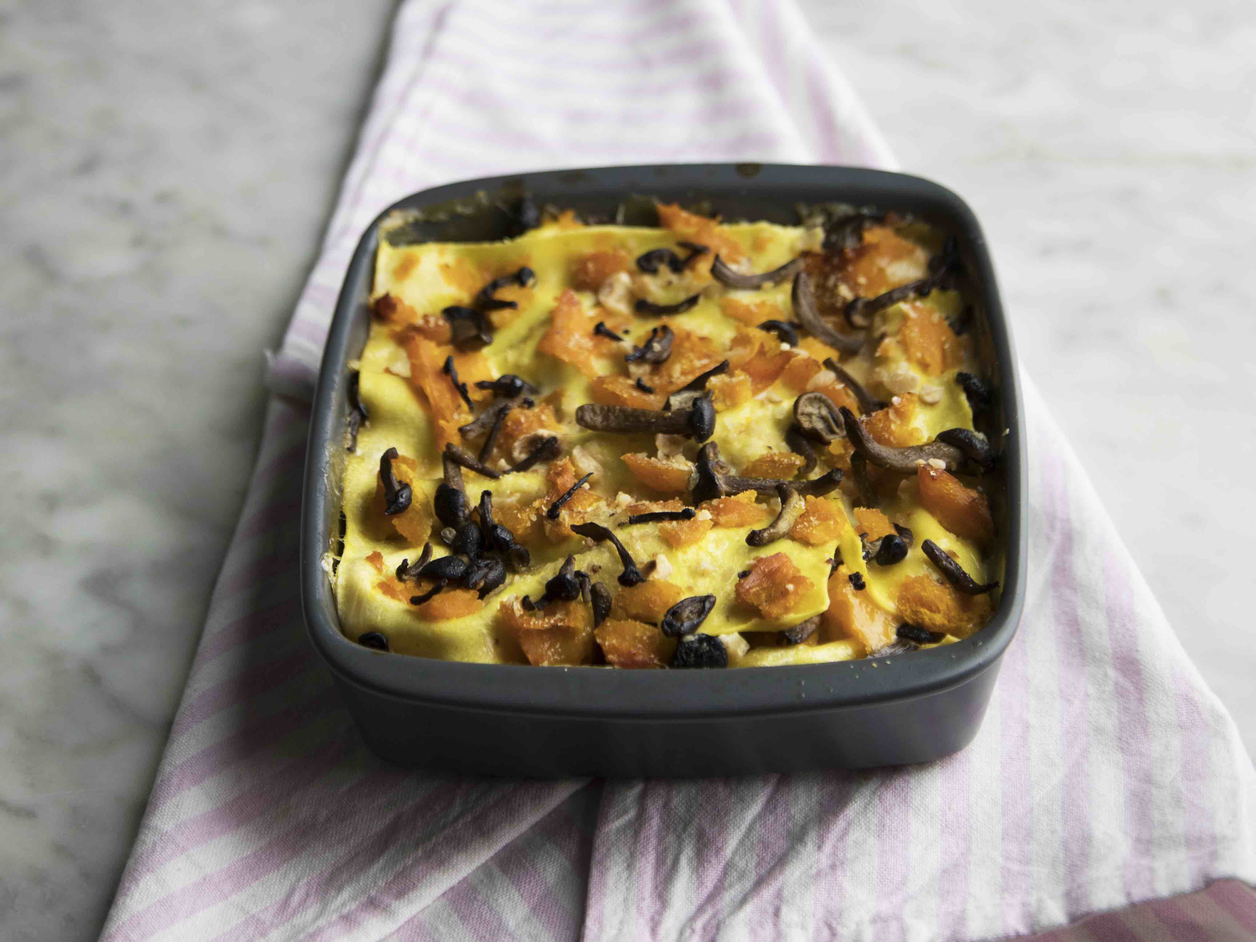 Lasagne zucca e funghi con nocciole