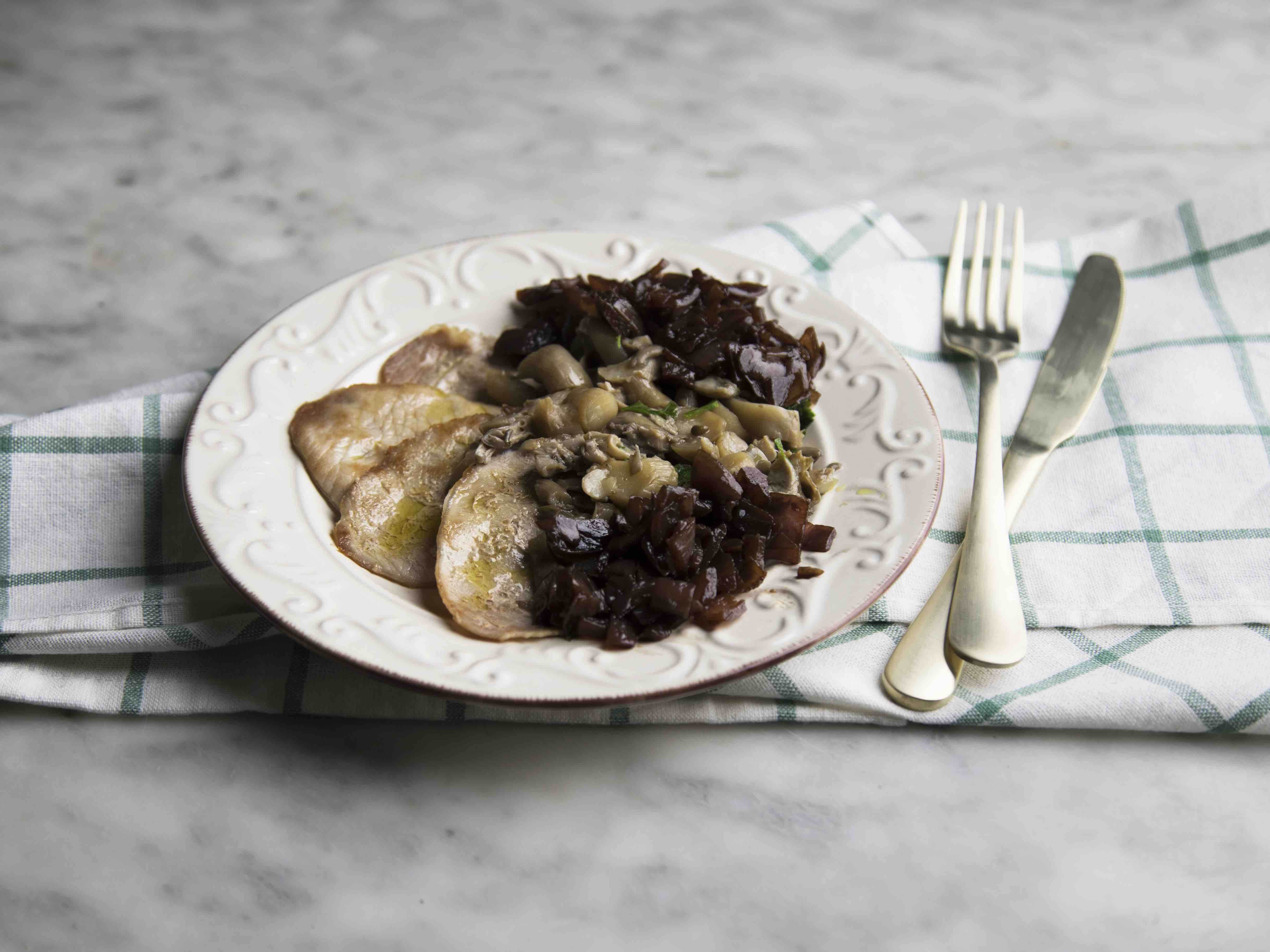 Lonza con funghi e cipolle caramellate