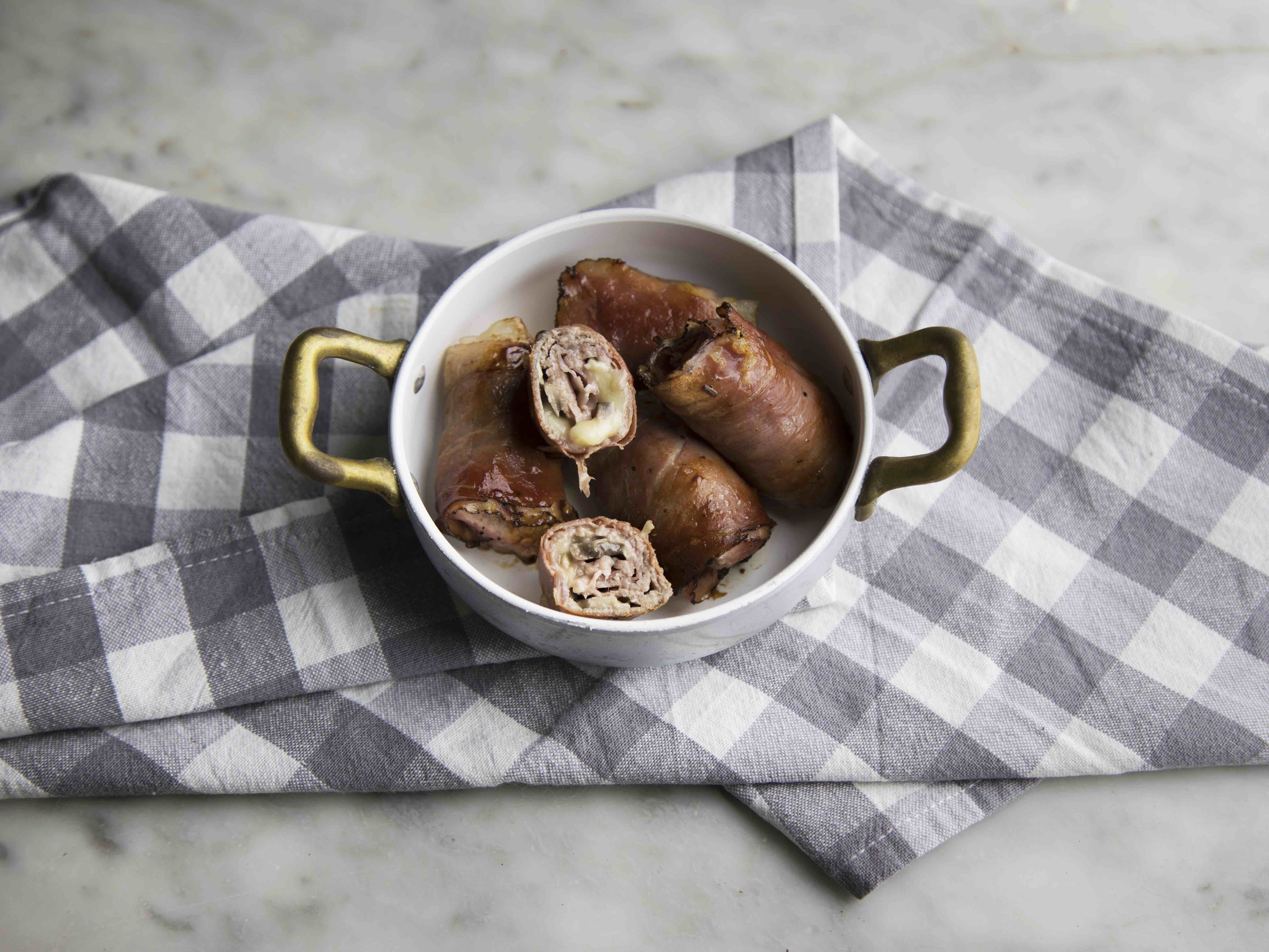 Involtini di carne ripieni di funghi, brie  speck