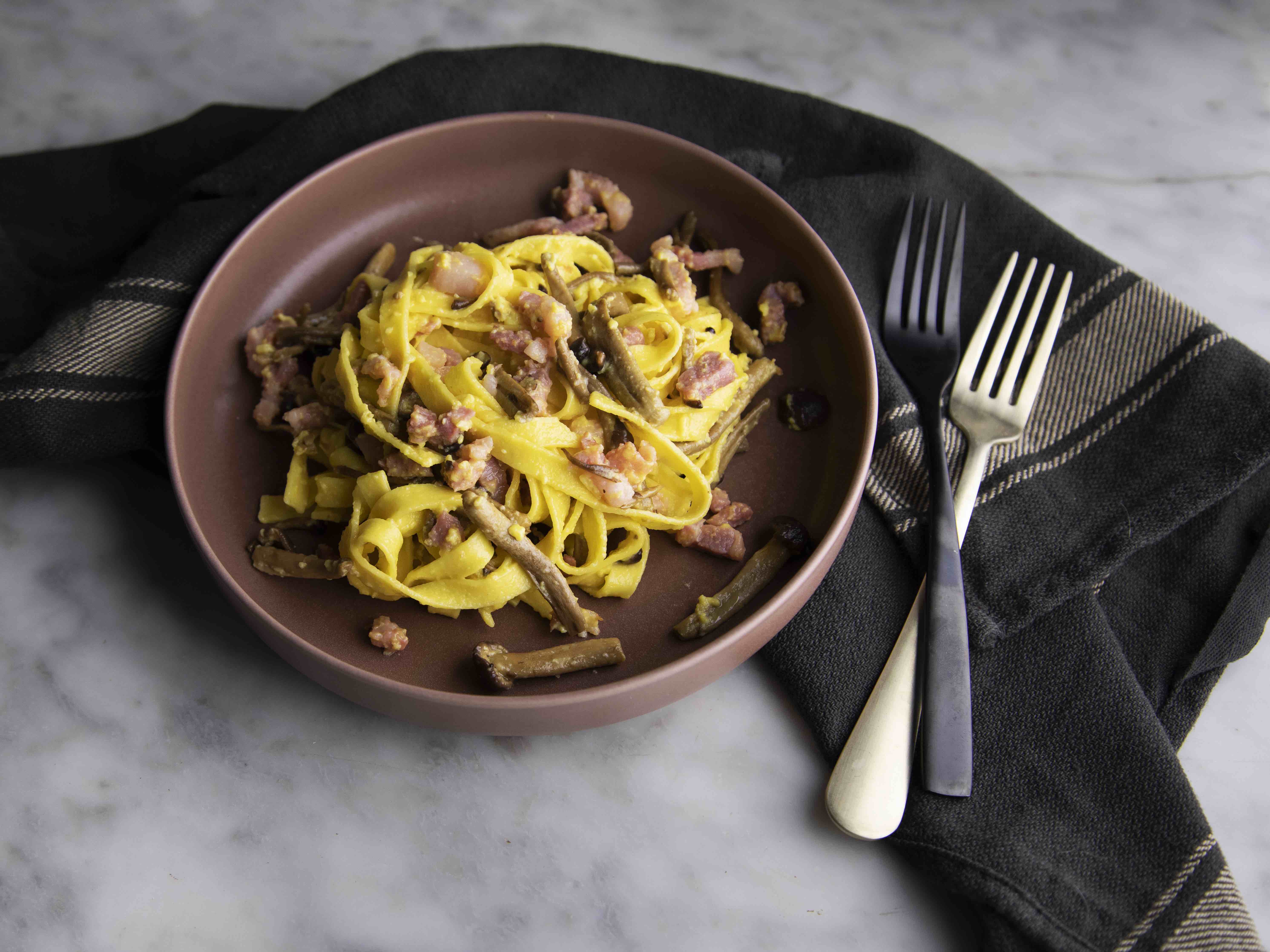 Fettuccine ai funghi alla carbonara