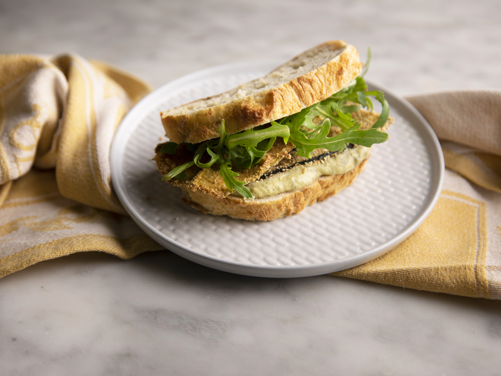 Sandwich con pesto vegano e cotolette di zucchine