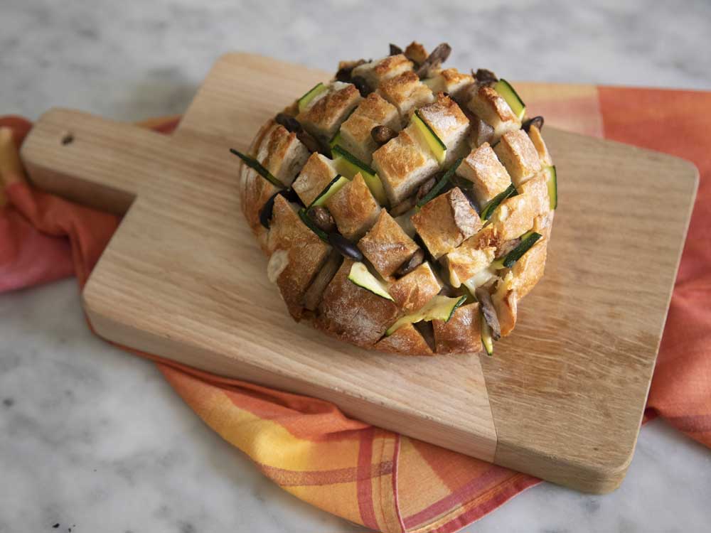 Pane ripieno con funghi e zucchine