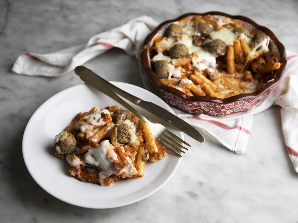 Pasta pasticciata con polpette vegane al forno